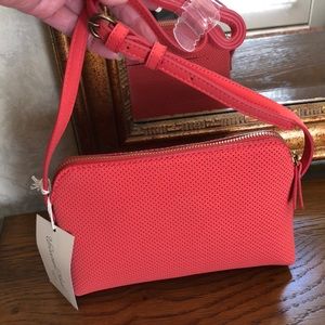 New Women’s Universal Thread Co. orangish/red Crossbody purse.  Two pockets.